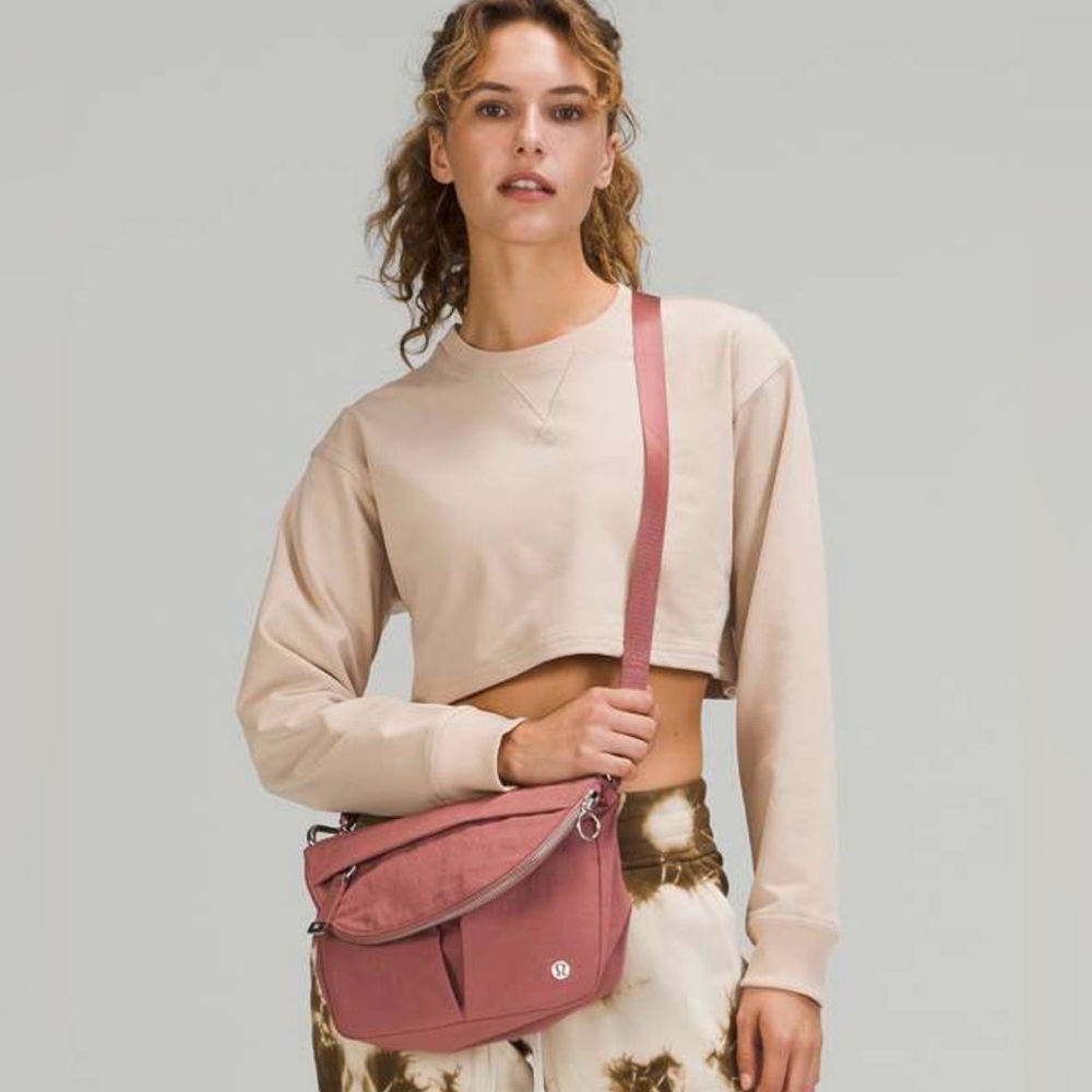 Lululemon All Night Festival Bag Vol 5 L in Spiced Chai Minimalist Athleisure
